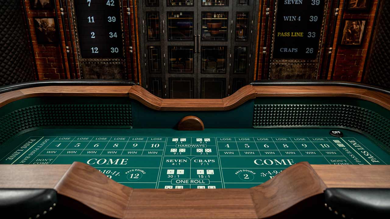 online craps studio and table close view